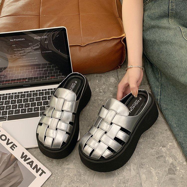 

Summer new woven hollow baotou mop wearing muffin thick-soled pig cage sandals women 35 чорний