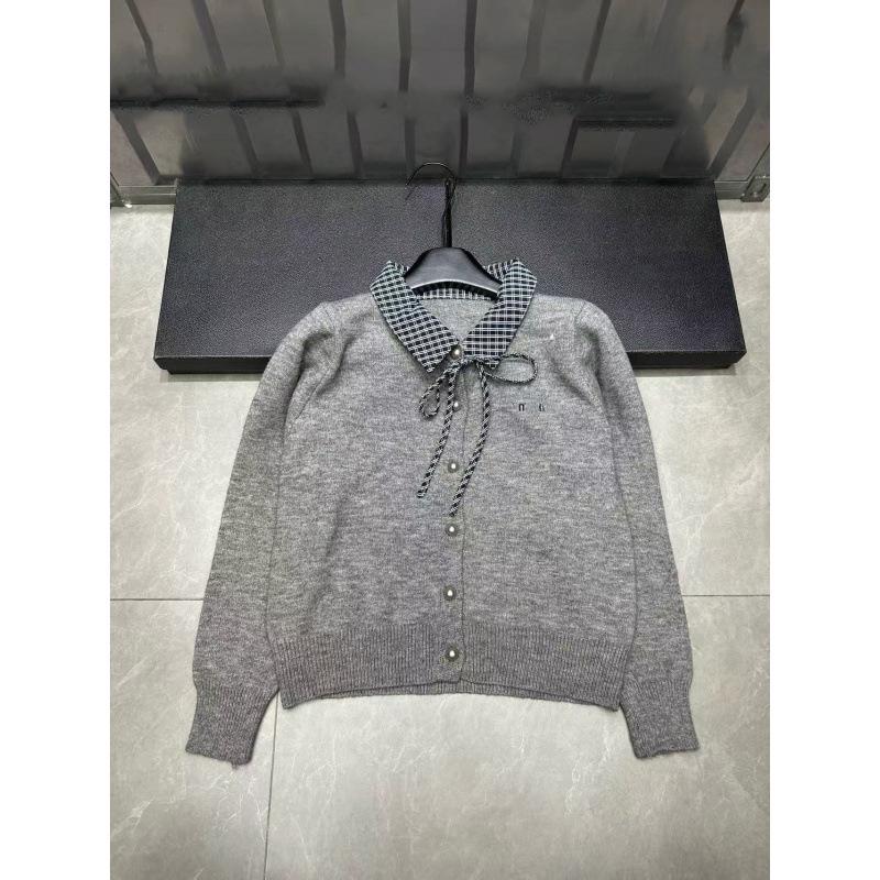 Miu Style 2025 Autumn/Winter Embroidered Plaid Lapel Knit Cardigan: Age-Reducing & Versatile Top
