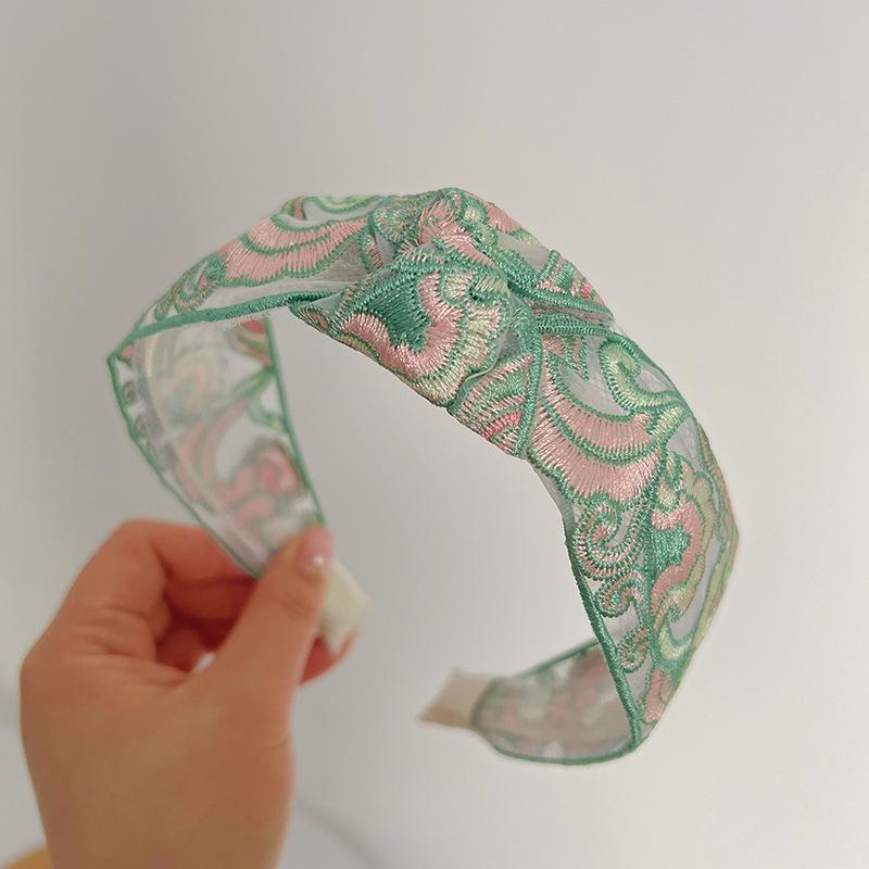 Luxury Embroidered Chinese Zanhua Wide-Brim Face-Washing Headband for Women