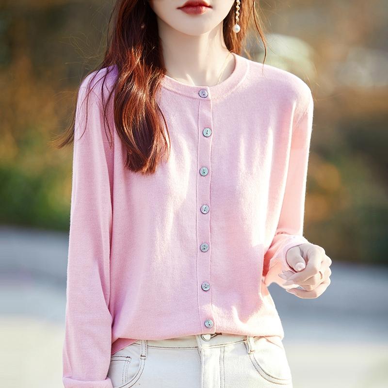 Leichte Strickjacke für Damen aus 50 % Wolle und 50 % Maulbeerseide – vielseitige Strickware für 4 Jahreszeiten für ganzjährigen Komfort und Stil