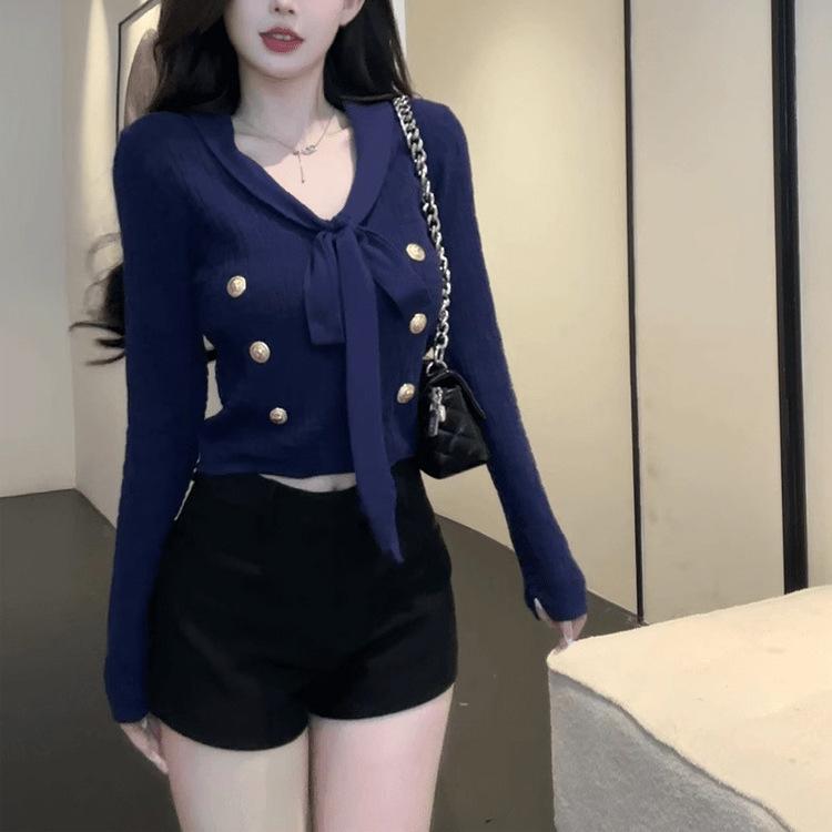 

Ice-cold silk washing water, Xiaoxiangfeng Heavy Industry metal buckle jacquard streamer knitted sweater women s autumn V-neck advanced sense one size fits all