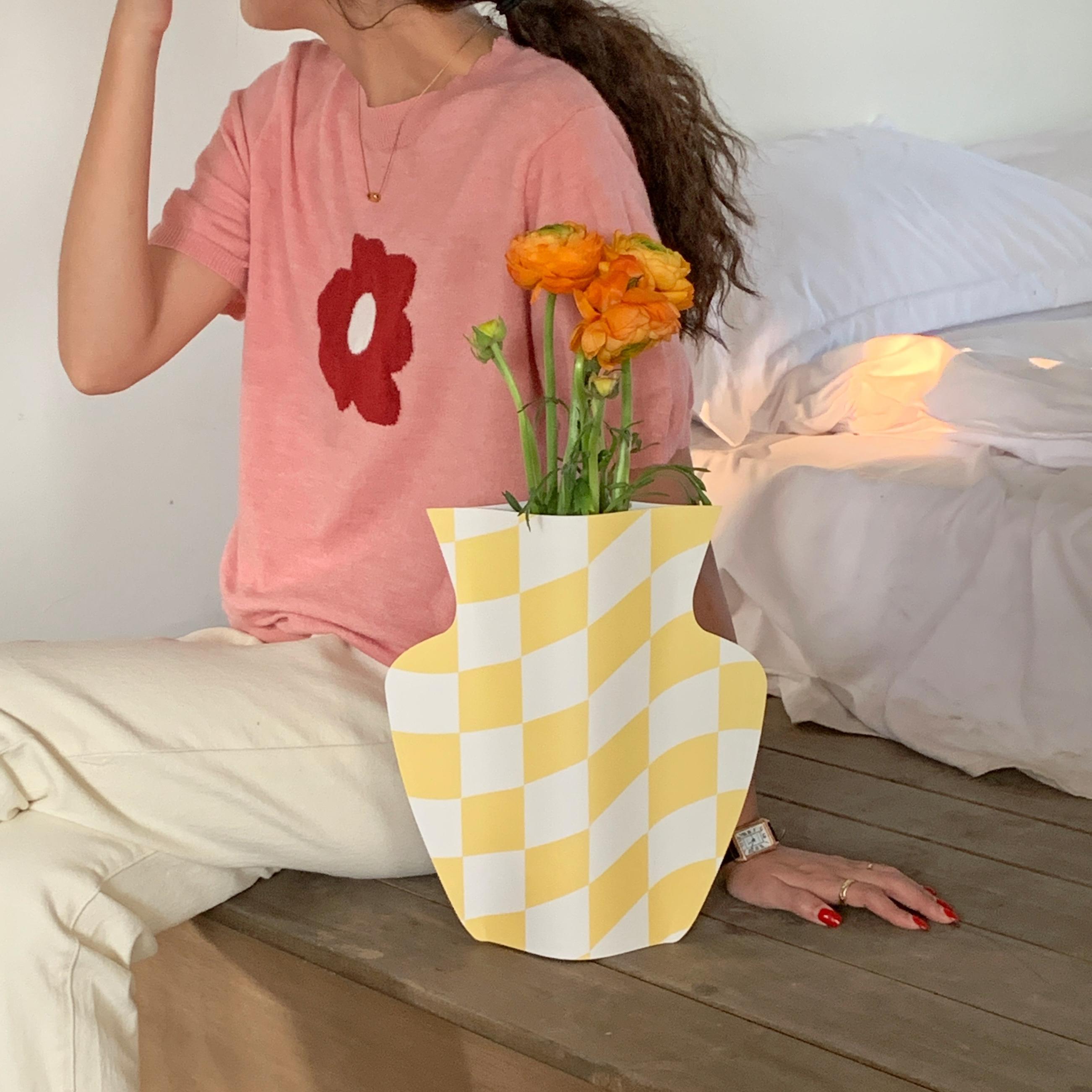 

Medieval Desktop Decoration Large Vase Checkerboard Vase Paper Cover Ornaments Flowers Flower Arrangement Ornaments Household жовтий