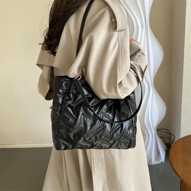 Neue Retro Lässige Umhängetasche Modische Pendler-Tragetasche Handtasche mit großem Fassungsvermögen Damen Personalisierte Tasche Damen