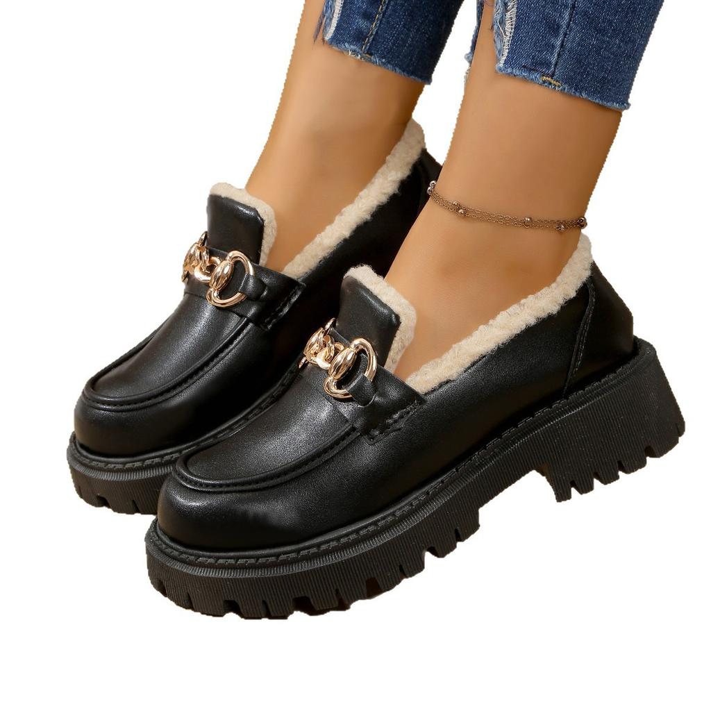 Sapatos baixos de tamanho grande, sapatos térmicos de algodão aveludado femininos, versáteis de sola grossa, um pedal, sapatos de couro pequenos pretos britânicos, veludo e mais grossos