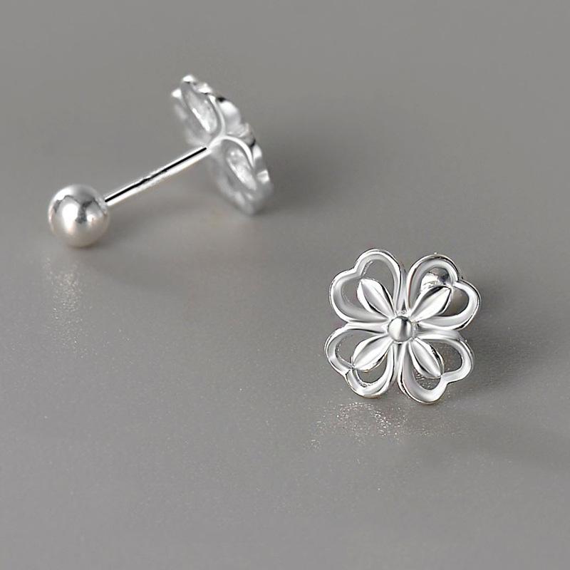 Stud Ausgehöhlte Glücksklee Ohrringe Kleine Blume Ohrknorpel Spike Schraube Schraube Sandgestrahltes Gesicht Mattiert Vierblättriger Klee Ohrringe