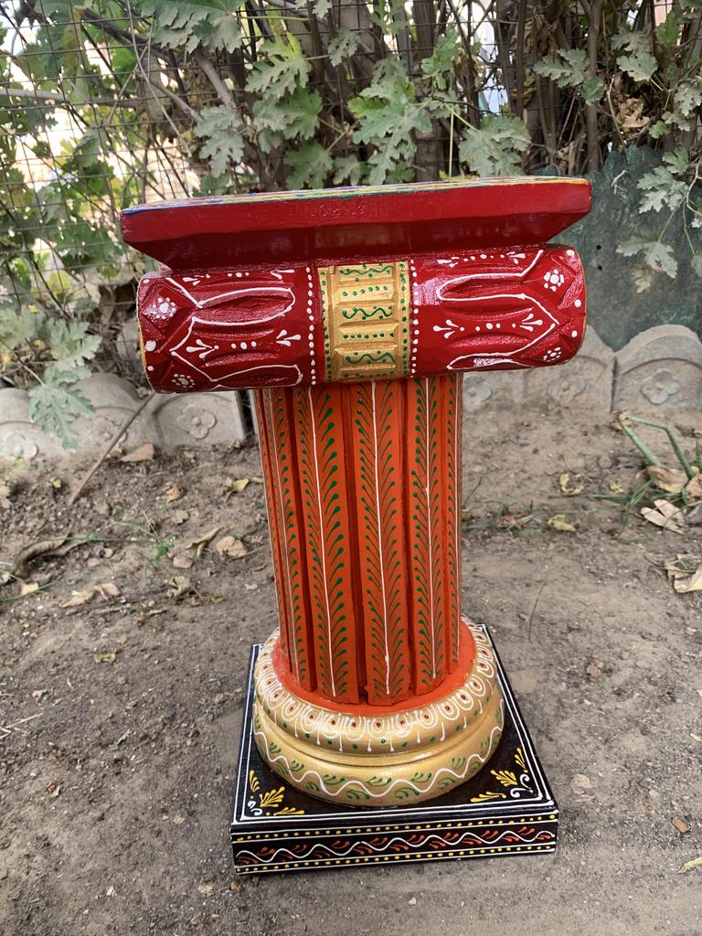 Handbemalte hölzerne Chowki Sockeltisch | Indischer Volkskunst Statuenständer