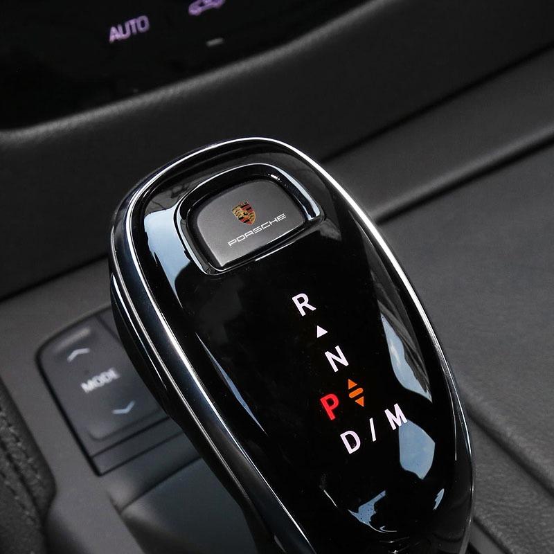 2/5/10 ks Samolepka s logem auta Nálepky na středovou konzoli Doplňky do auta Pro Porsche Boxster Cayenne Panamera Macan Cayman 911 918 996 917 991
