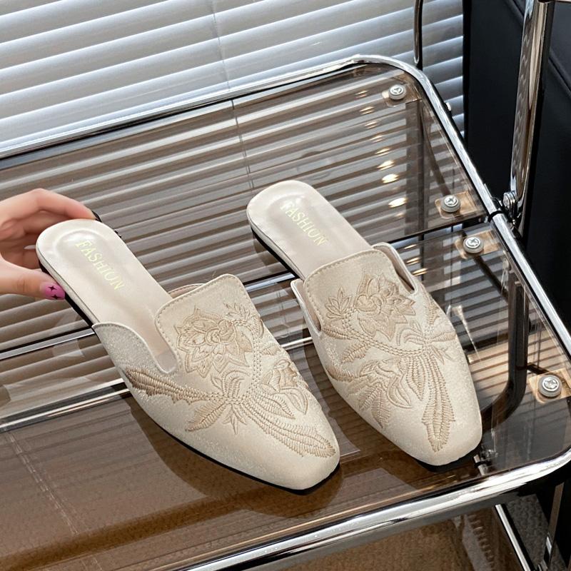 Fashion Fairy Floral Embroidered Mule Shoes Woman Elegant Flower Velvet Slide Slippers Ladies Evening Party Flat Velour Zapatos