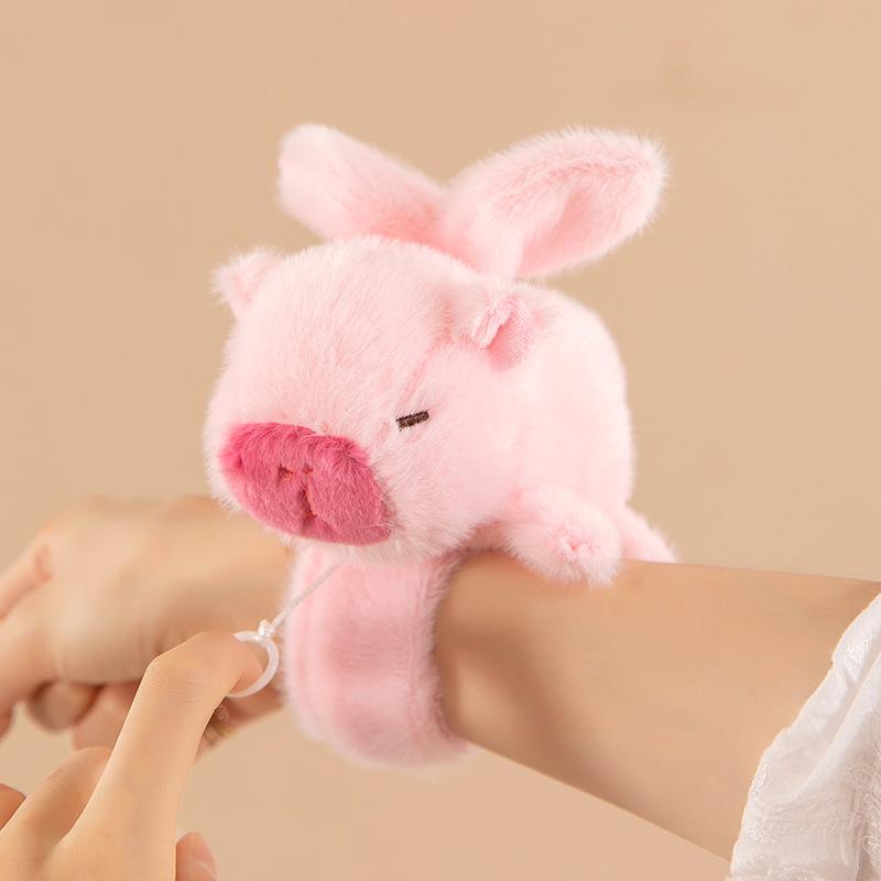 

Tail Wagging Kapibara Snap Ring Doll Children Pat Ring Bracelet Doll Girl Heart Capybara Plush Toy 15cm