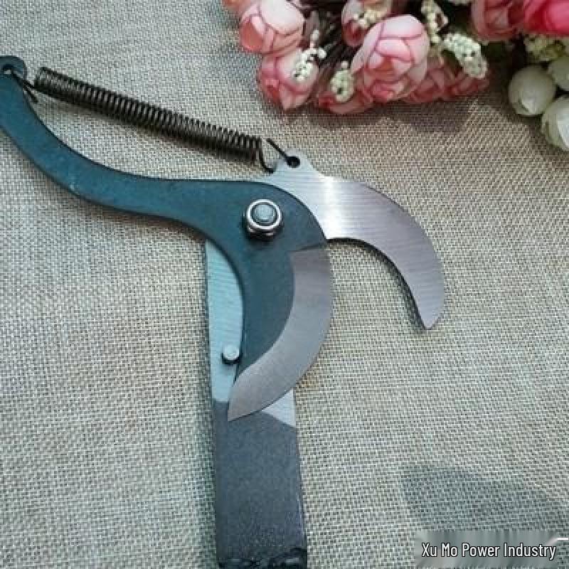 Telescopic High-Altitude Bent Head Pruning Shears with Sturdy Steel, Long-Reach Handle, and Labor-Saving Pulley Design for Gardening.