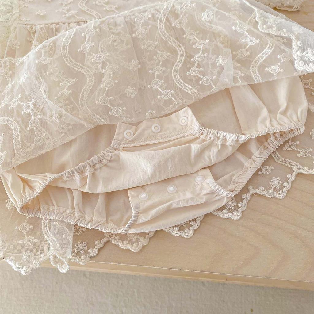Vestito estivo intero per bambina con pizzo elegante, tessuto a rete, pantaloni per neonato e gonna a portafoglio. Completo da principessa per il 100° giorno del bambino.