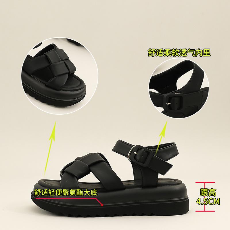 Muffin sole sandals women's 2026 flat-bottomed woven sports sandals women's small fragrant wind buckle sandals
