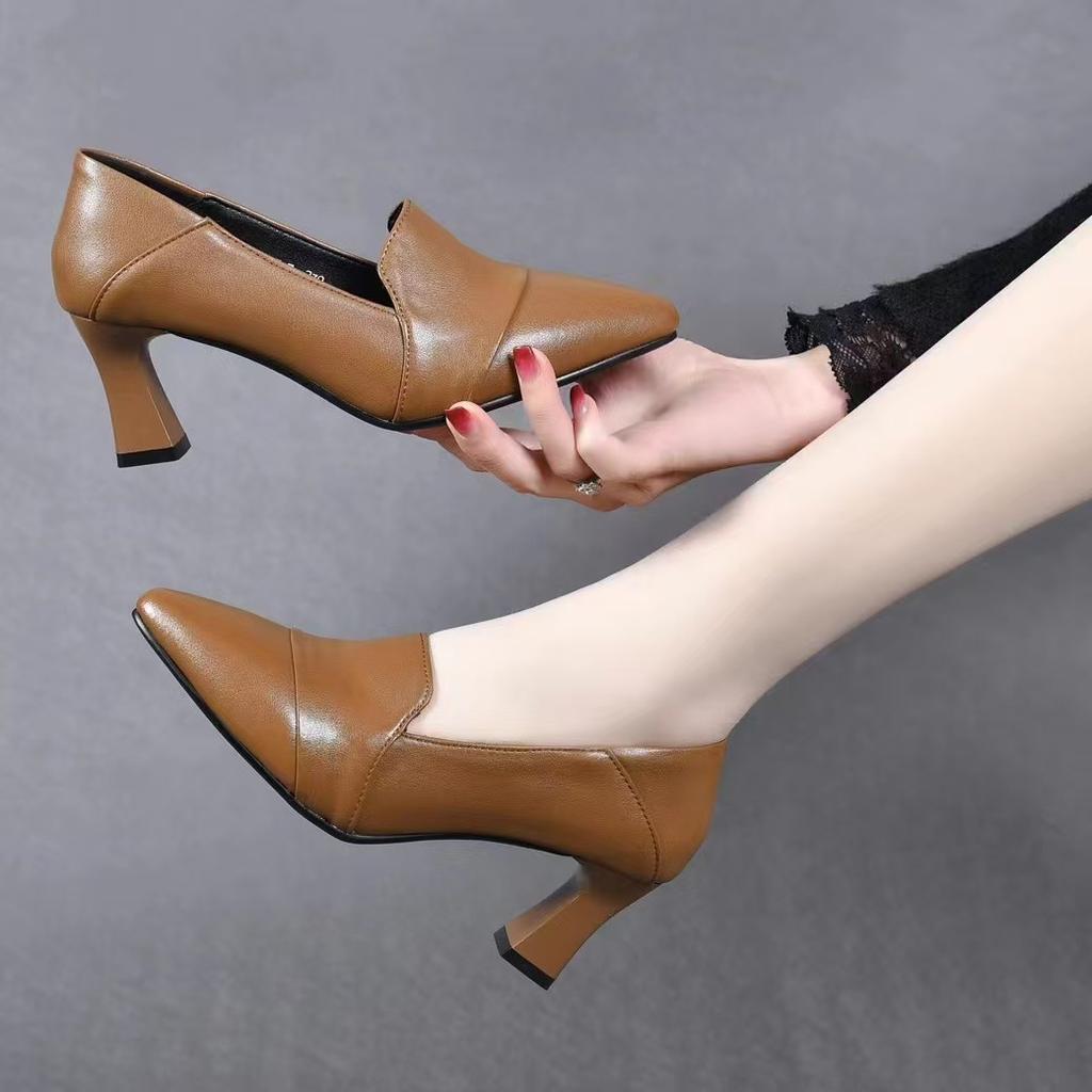 Bequeme weiche Leder Mittelhoch Absatz Einzelschuhe Damen neue dicker Absatz spitz eins Pedal Damenschuhe 2025 Frühling und Herbst Damen kleine Leder