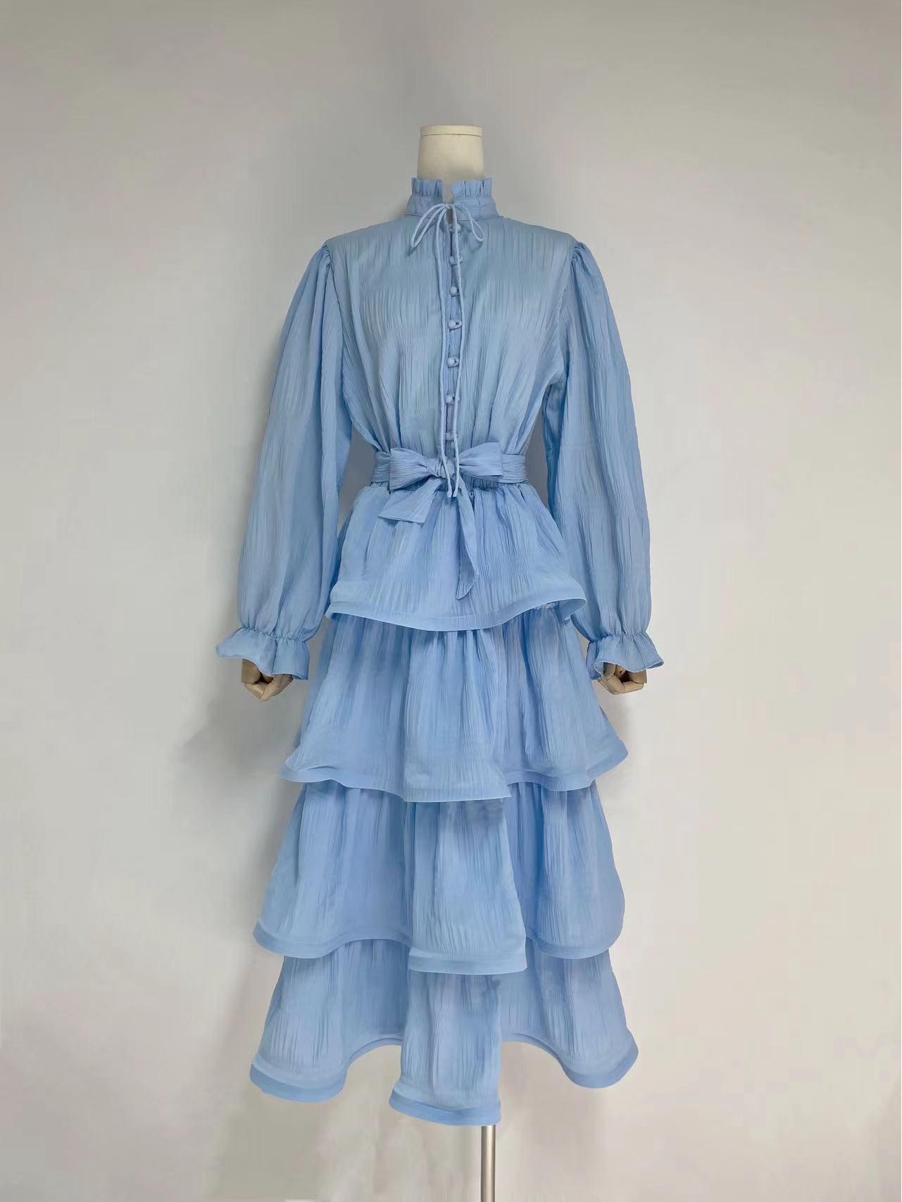 

Женское платье-фонарик с воротником-стойкой и бабочкой на талии, осень 2023 г. M синий