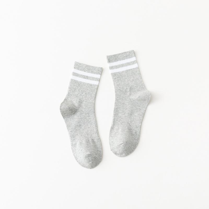 Female Spring and Autumn Black and White Sports Stripes In The Tube Socks