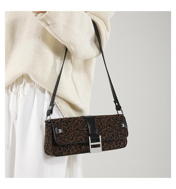 Niche leopard print underarm bag, fashionable retro high sense, commuting shoulder essential women's bag.