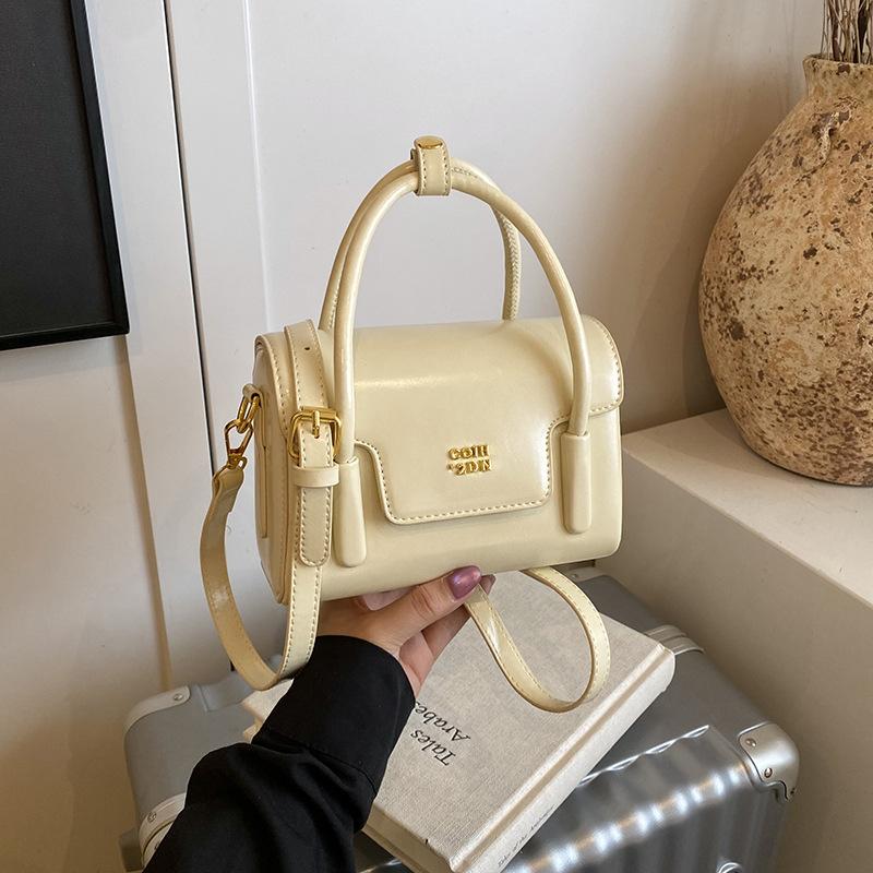 Portable Small Bag Women's New High-end Niche Messenger Bag Fashionable Versatile Small Square Bag