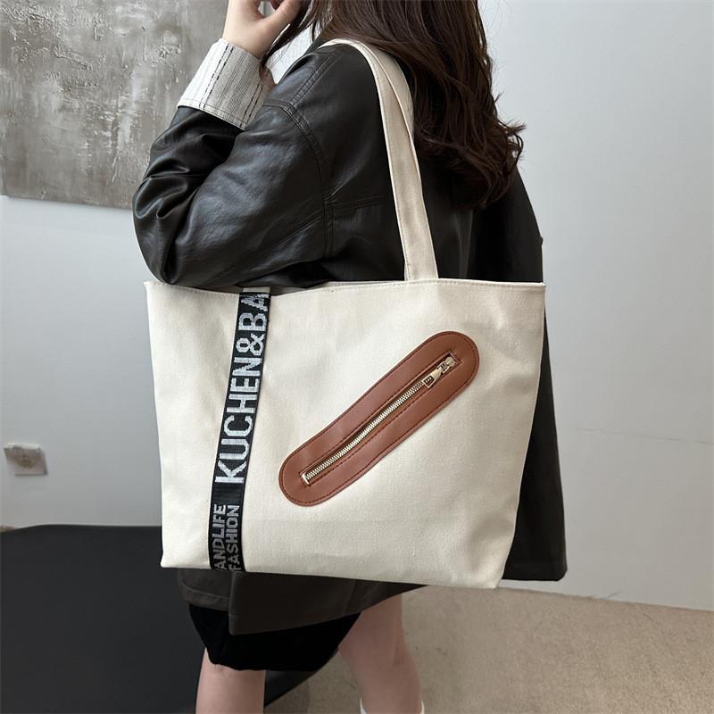 Stylish Large Capacity Tote Bag For Women In Trendy Street Style Perfect For Commuting