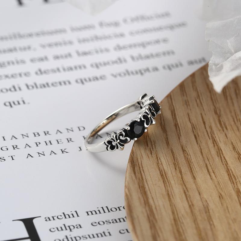 Inlaid acrylic imitation black gemstone ring for men and women, vintage vintage fashion and artistic handmade gift
