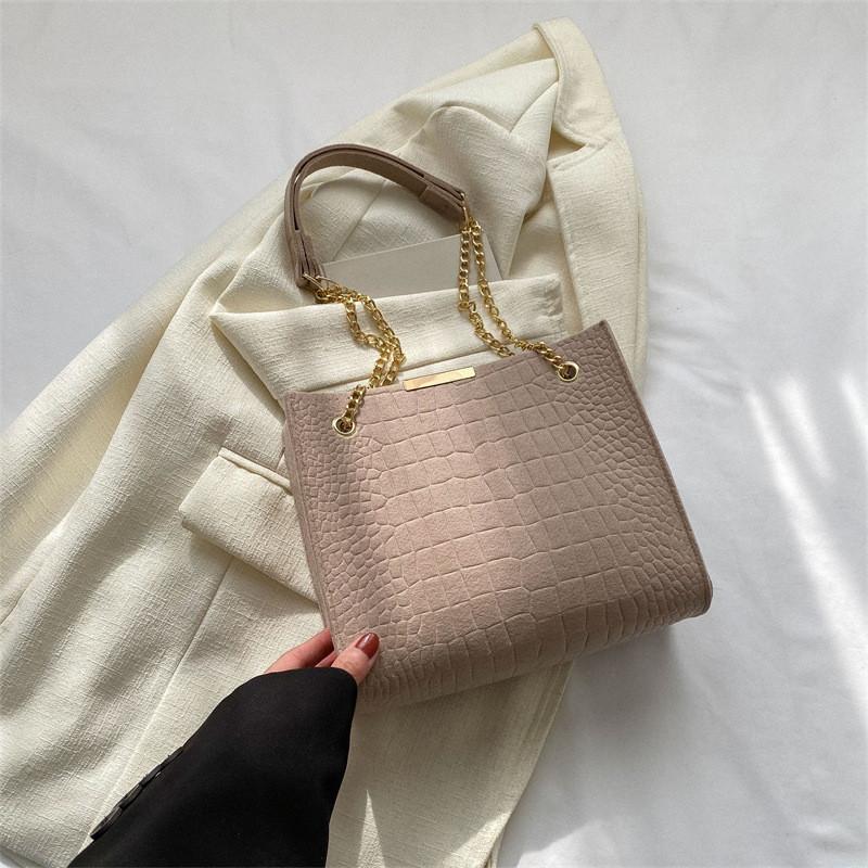 Elegant Casual Commuter Crossbody Bag 2023 Spring New Simple Chain Tote For Women