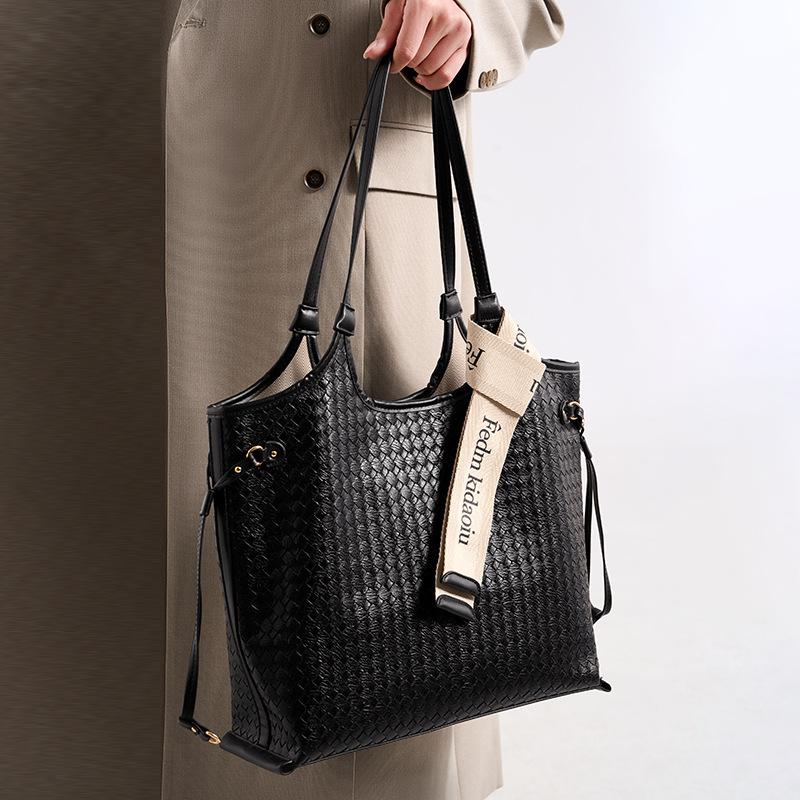 

Tote bag women 2025 new fashion diamond large-capacity bag commuting to work versatile shoulder bag underarm bag women темно-серого