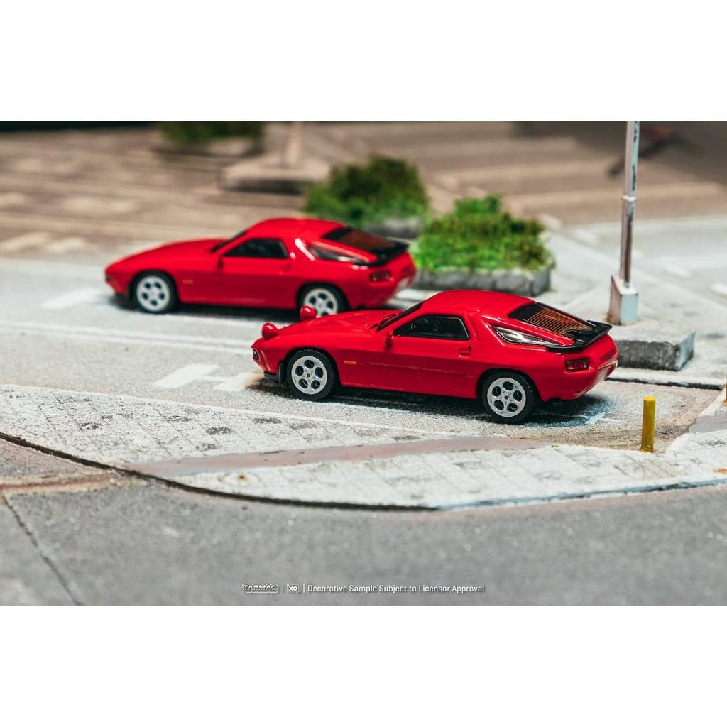 TARMAC WORKS 1/64 Porsche 928 S Red Diecast Model Car