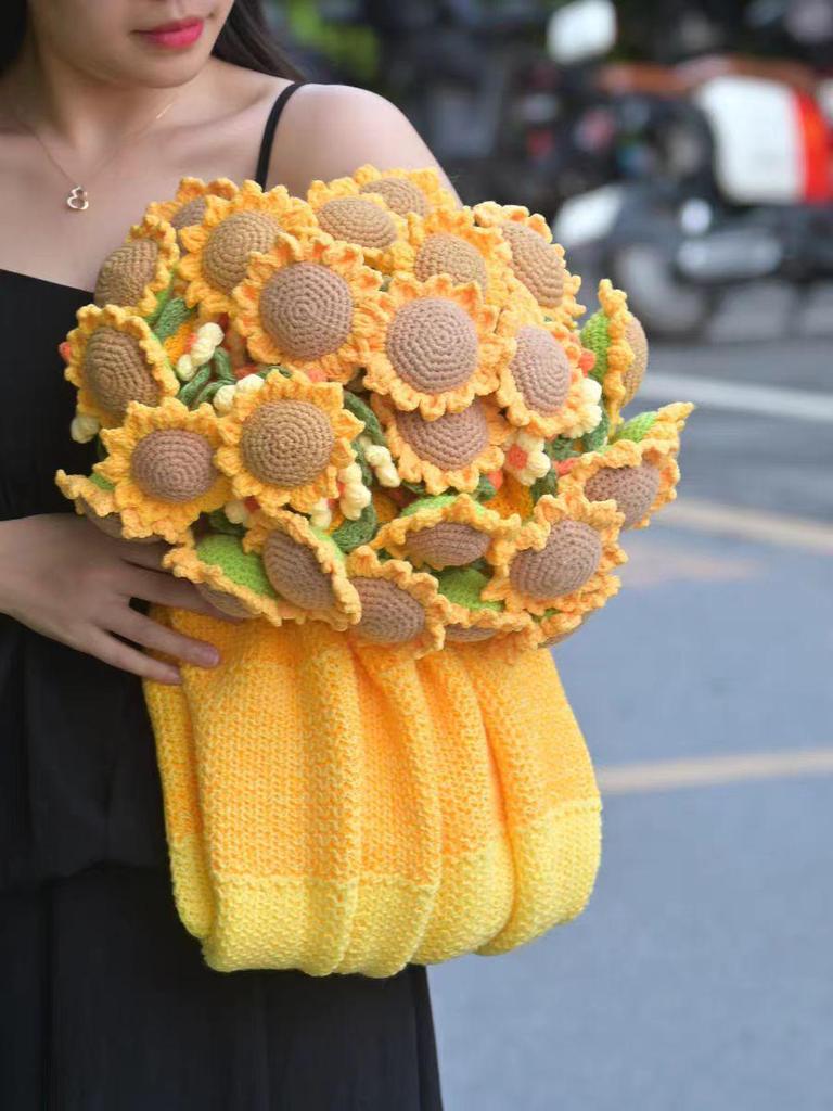 Handmade Knitted Rose Bouquet Round Crochet Flower Blanket