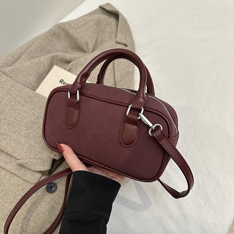 

Hand carrying retro bowling bag women s 2025 winter new fashion casual shoulder bag niche high-end messenger bag 24*7*13