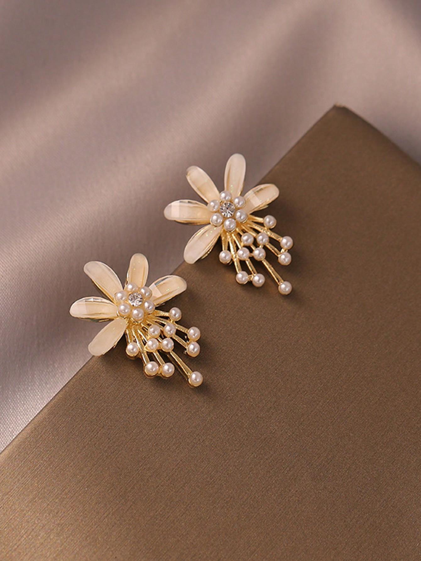 

1 пара уникальных и милых женских сережек-гвоздиков с жемчугом и тычинками в лесном стиле