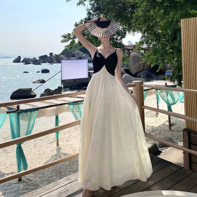 Reisekleidung für das Meer neues chinesisches Latzkleid Damen Inselurlaub Strandkleid Temperament langes Kleid schmaler Rock