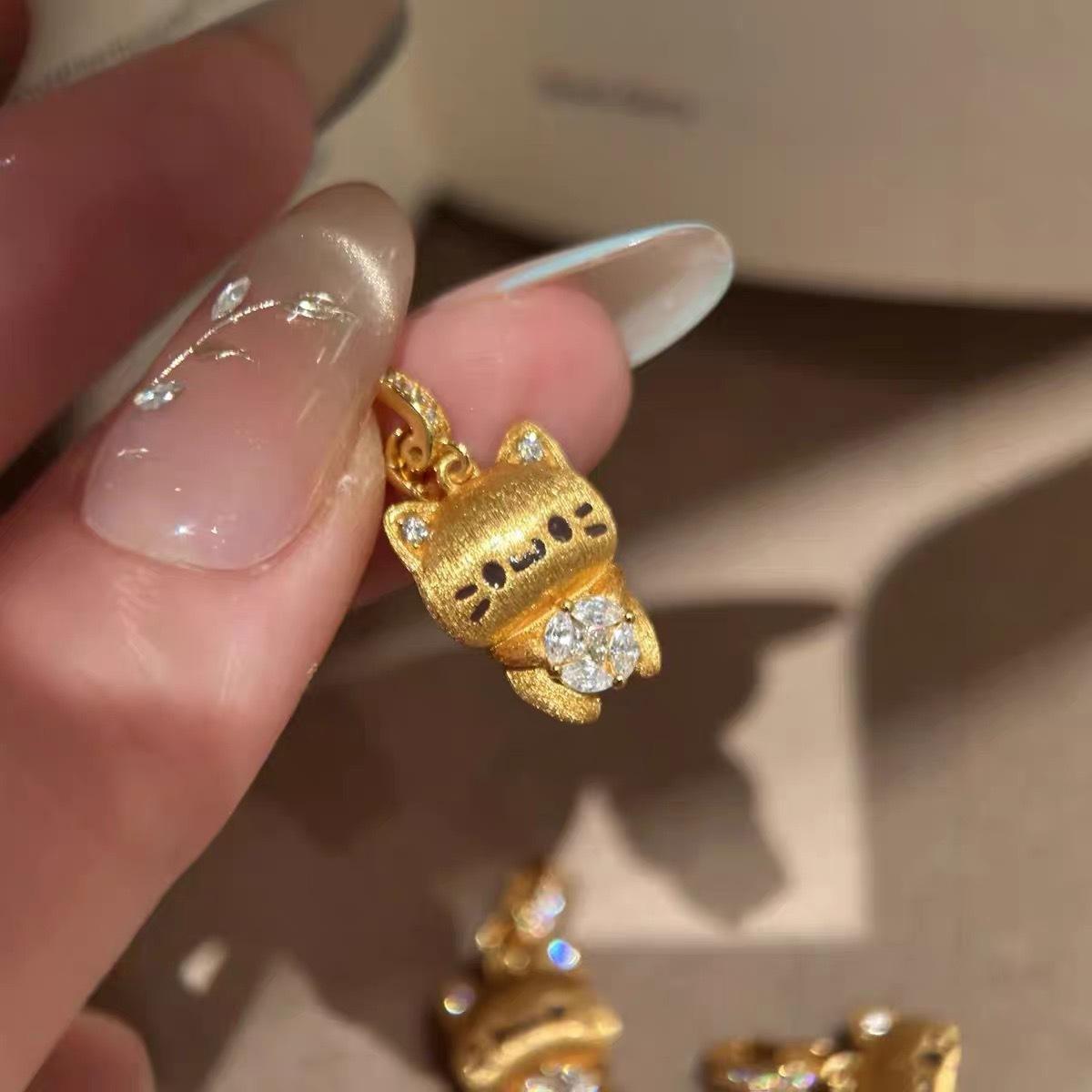 Light Luxury Cartoon Cute Kitten Pendant Necklace Cute cat necklace beige