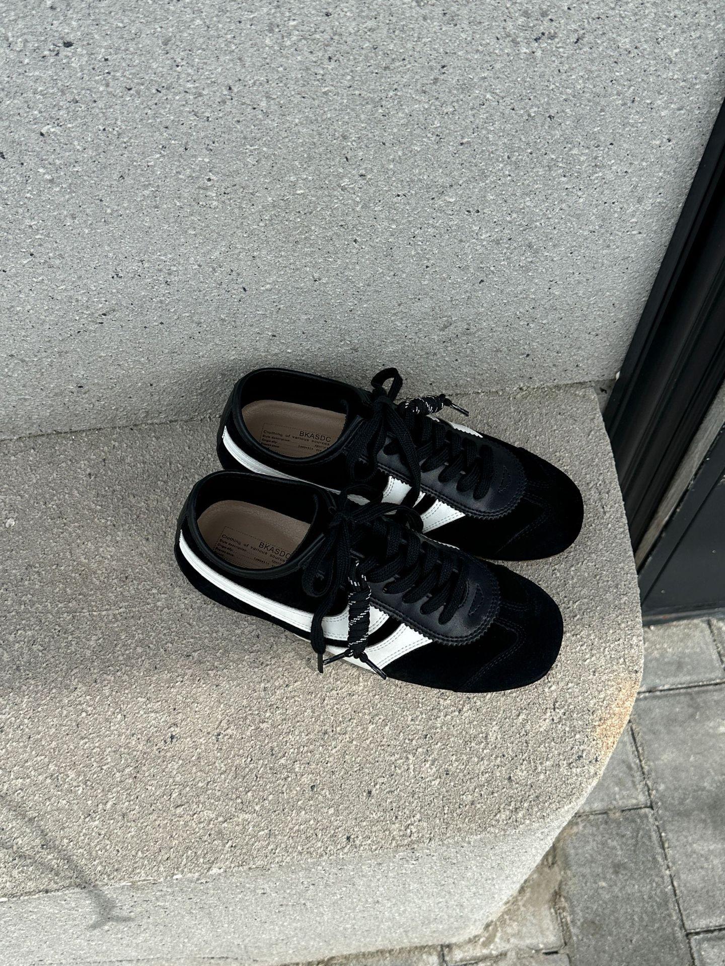 

Ретро кроссовки с круглым носком, контрастной расцветки, на шнуровке, красные Dexun 2025, новая повседневная универсальная обувь на толстой подошве, спортивные кроссовки Forrest Gump 35 чёрный