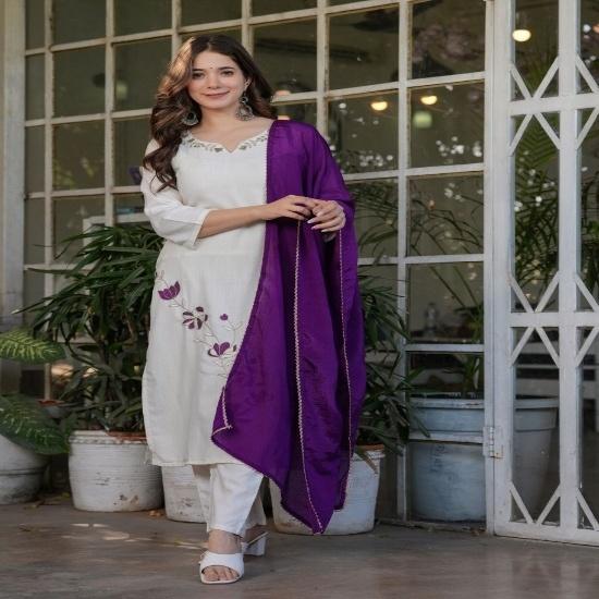 Elegant Embroidered Silk Kurti Pant Set with Scalloped Lace Dupatta