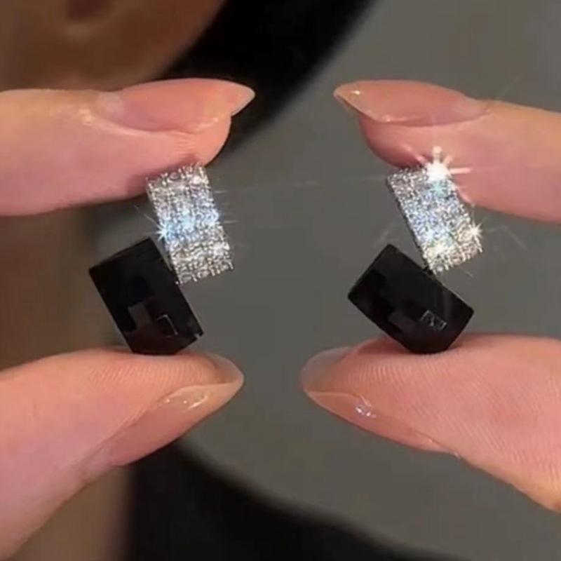 

Супер яркие циркониевые серьги-бабочки геометрической формы, модные изысканные серьги-пусеты в стиле легкой роскоши, нишевые темпераментные серьги высокого класса для женщин