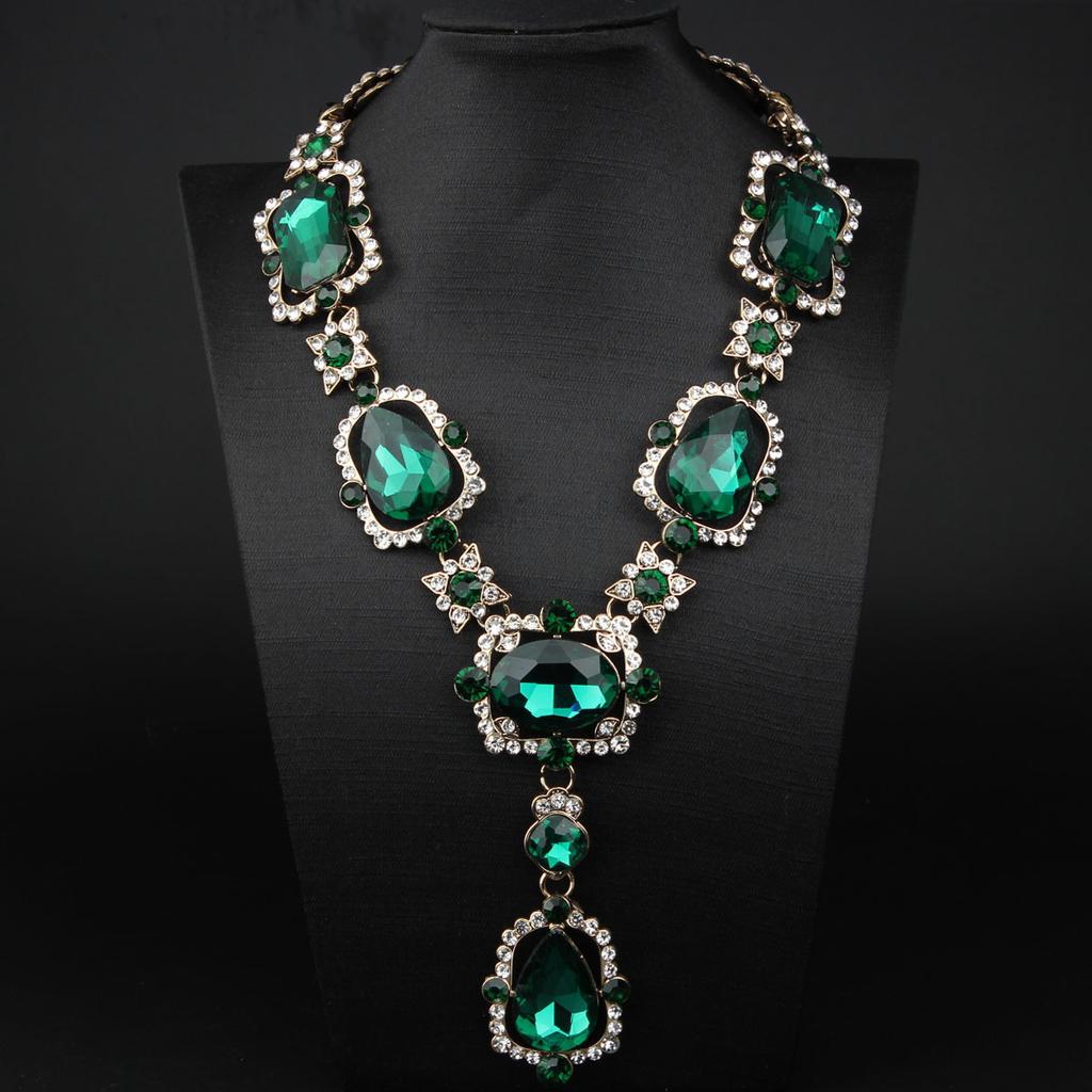 2026 European and American Exaggerated Retro Court Style Large Gemstone Diamond Necklace Temperament Fashionable Women's Collarbone Chain Accessories