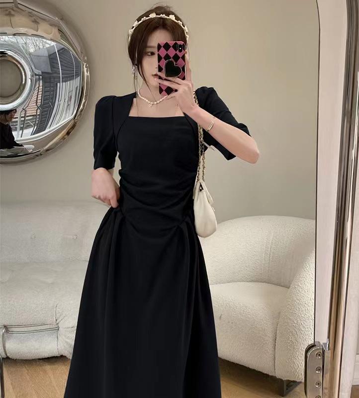 French temperament, Hepburn-style little black dress, niche design, waist-cinching slimming square neckline, pure desire, sweet and spicy dress for