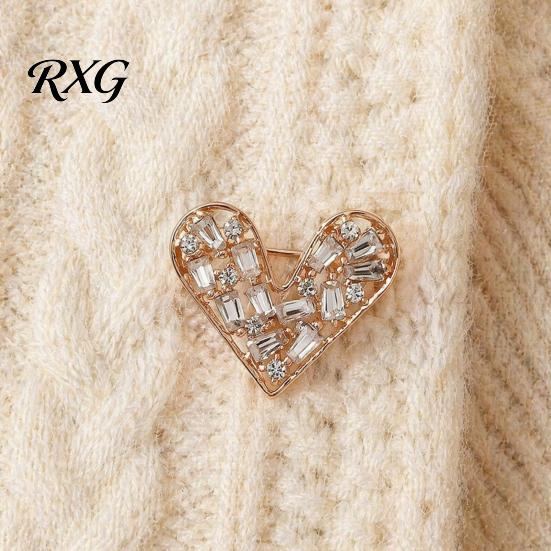 Love Brooch Brooch, with Shiny Rhinestone Decor, Strong Buckle Secure Fit Sturdy Elegant Pin Alloy Classic Heart Shape Versatile Clasp Pin, for Coats