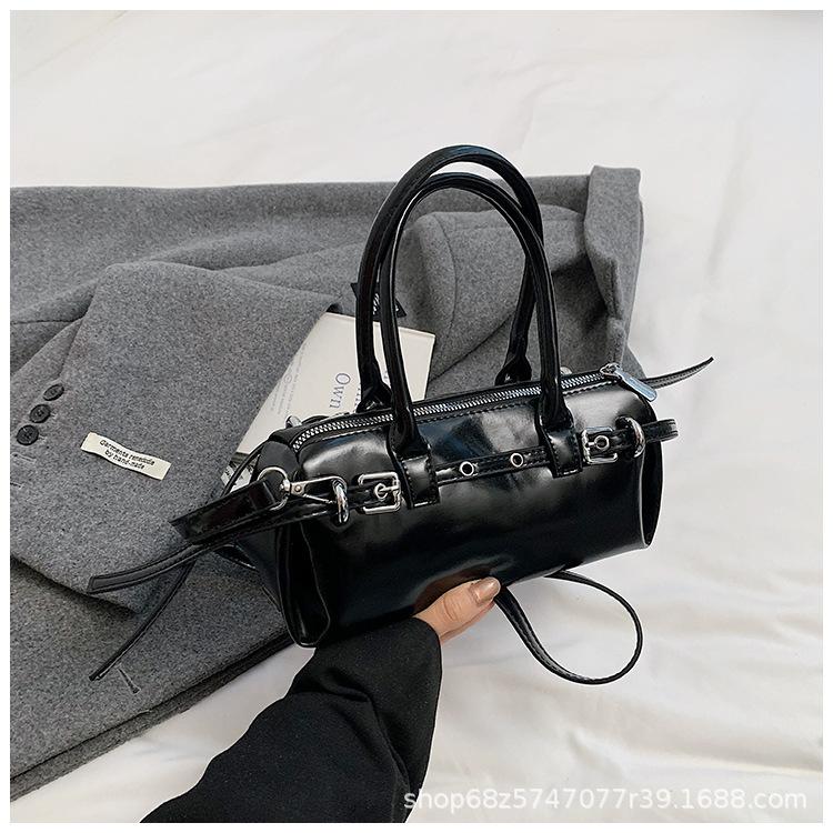 Sausage baguette bag women's 2025 new spring retro locomotive style hand pillow bag versatile shoulder messenger bag