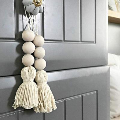 Ghirlanda di perline di legno da 2 pezzi con nappe Decorazione da parete in stile country rustico per fattoria Ornamento da parete in tessuto per fattoria