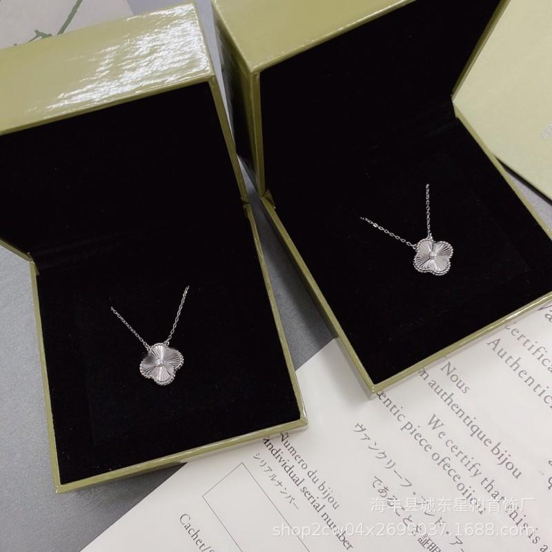 Серебряный кулон-клевер S925 с инкрустацией бриллиантами - Рождественский кулон, ограниченная серия White Gold