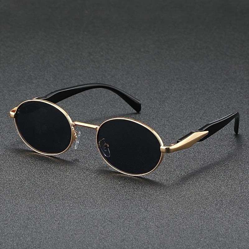 A Pair of Retro Luxury Style Oval Frame Glasses Suitable for Both Men and Women Fashionable and Versatile