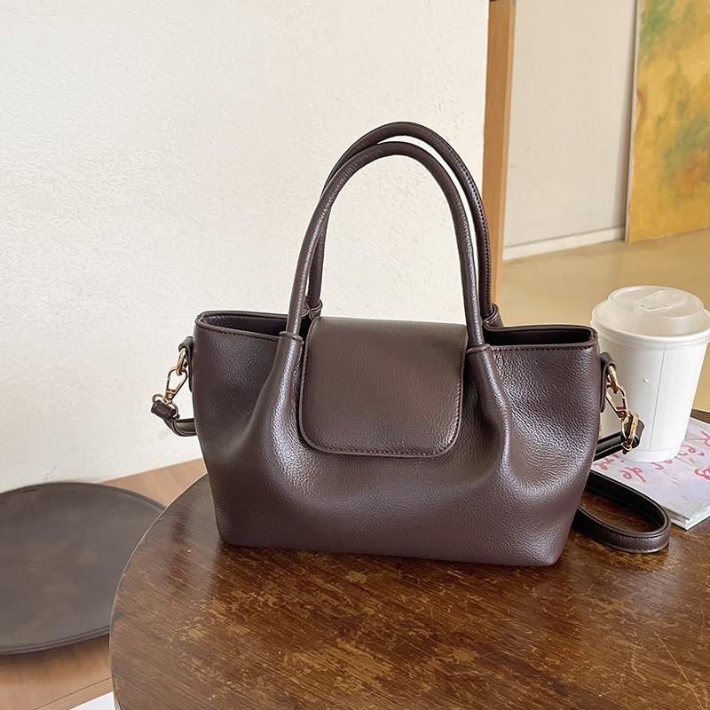 Large Capacity Vintage Casual Shoulder Bag With Texture Simple Fashionable Tote Daily Use