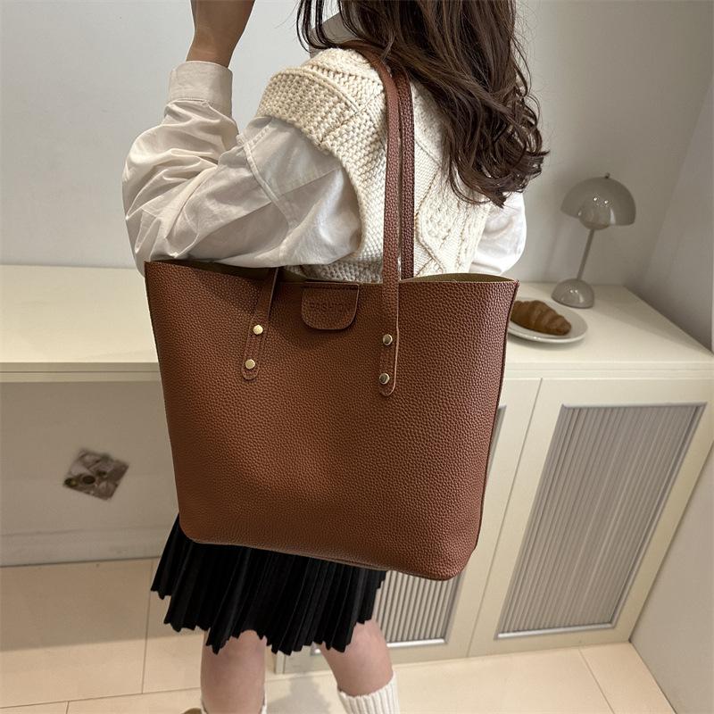 High-end Mother and Child Bag for Women with Large Capacity Simple and Fashionable Shoulder Bag Trendy Commuting Toy Bag