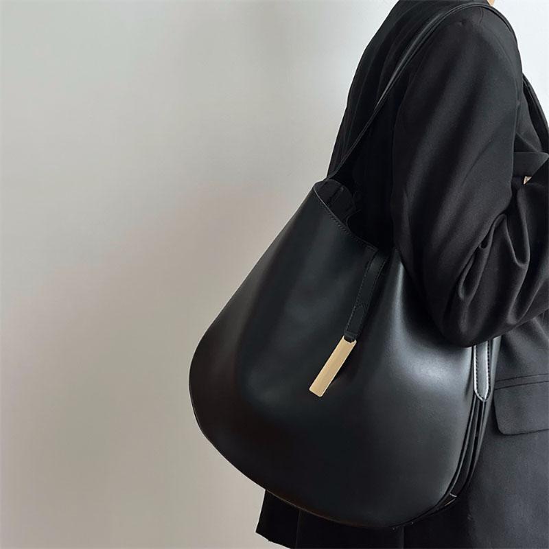Black Texture Niche Design Underarm Bag Female  New Vintage Soft Leather Simple Bucket Bag Fashion All-Match Crossbody Pack