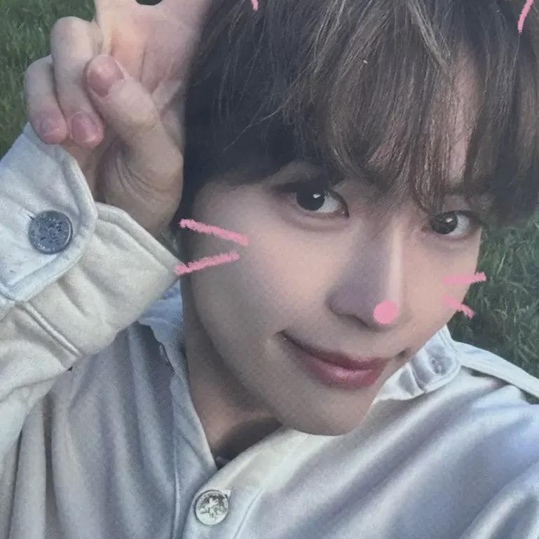 

Zerobaseone Seong Han-bin Ktwon4u Unreleased Photocard V-peace