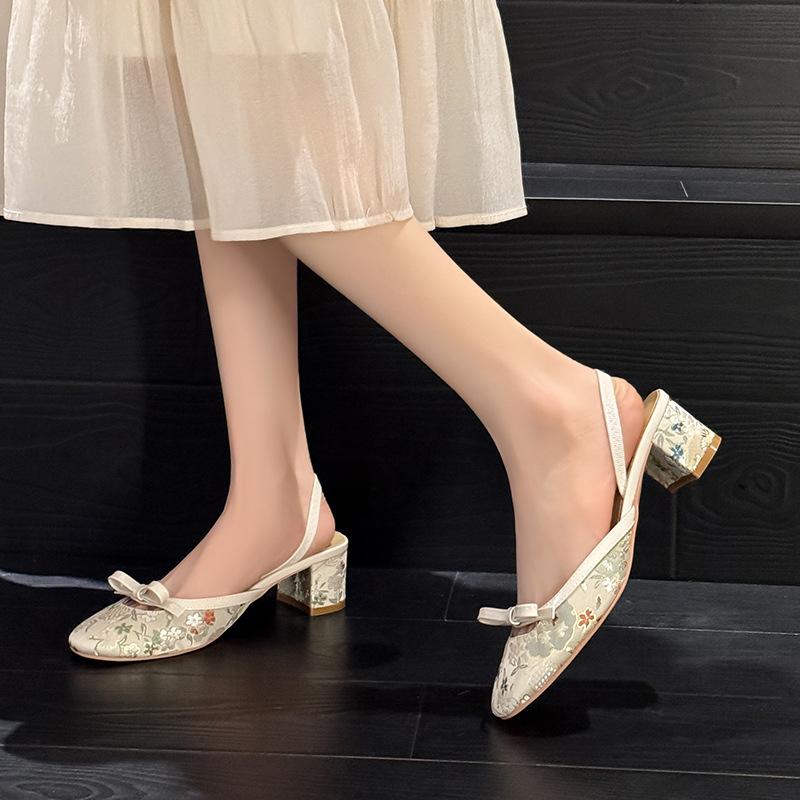 New Chinese embroidered round head sandals for women wearing high heels, thick heels, sheepskin, elastic band slippers summer