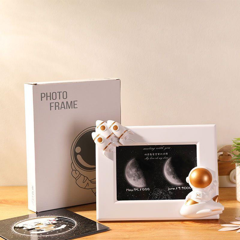 7 Inch Astronaut Picture Frame,Cute Cartoon Children's Frame,Plastic Relief Horizontal Plate Vertical Plate Picture Frame