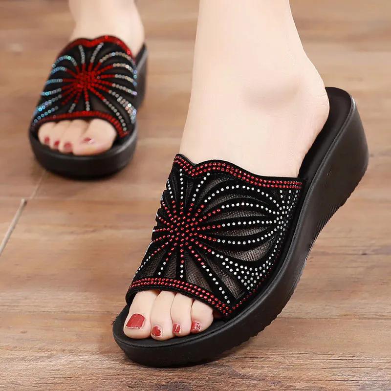 Keilsandalen, Hausschuhe, Damen, Sommerkleidung, rutschfest, weicher Boden, Strasssteine, mittleres Alter, Plus 36 rot