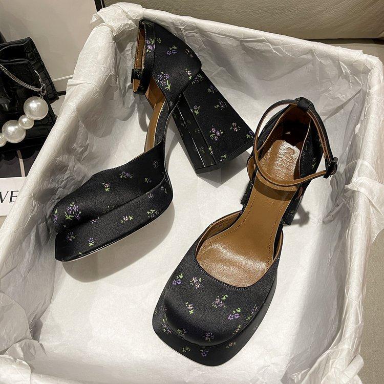 Fashion Retro square toe Mary Jane shoes embroidered thick heels thick waterproof platform buckle strap high heels single shoes