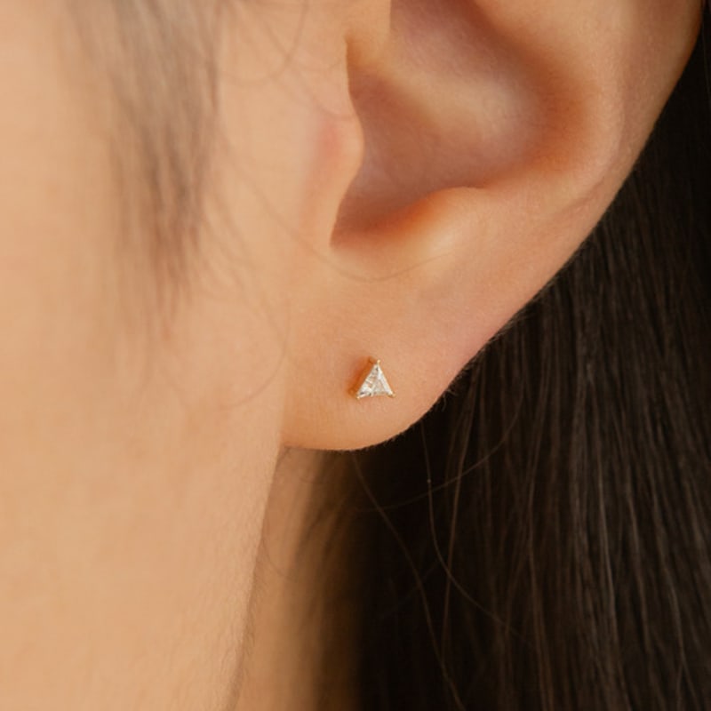 

LUNNE 14k 3-Prong Triangle Mini Stone Piercing (14k Gold) #LFPI06 Gold (individual)